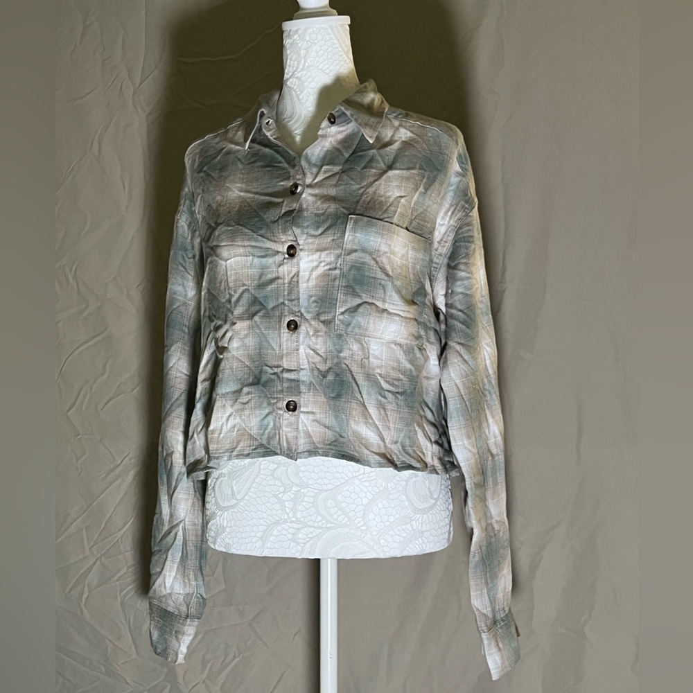 Pale green small plaid cropped flannel